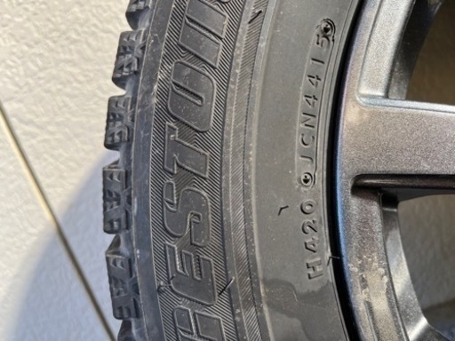 スタッドレスタイヤ　４本セット　205/60R16