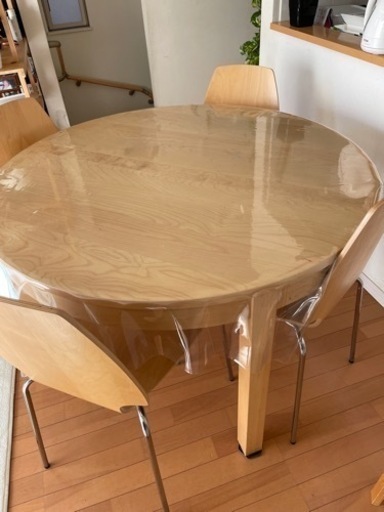 IKEAダイニングテーブル 真ん中を伸ばせるタイプ