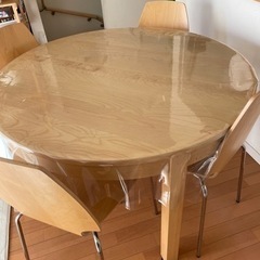 IKEAダイニングテーブル 真ん中を伸ばせるタイプ