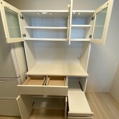 引取先決定【服部家具】食器棚の画像