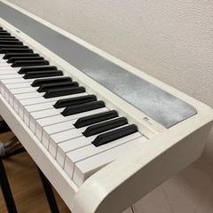 即日受渡❣️3年前購入。スタイリッシュホワイトKORGデジタルピアノ16000円の画像