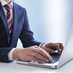 【正社員】管理事務職　20代でも年収300万円～700万円！転職...
