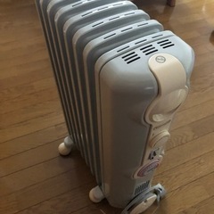 【美品】限定品 デロンギ オイルヒーター