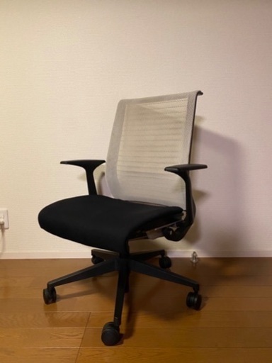 アメリカの大手オフィス家具ブランド「Steelcase」- ワーキングチェア『Think』