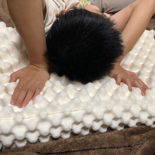 枕　最高品質天然ラテックス枕、肩こり防止　防菌　高反発枕　未使用　未開封　配送込み