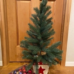 リアルな葉のクリスマスツリー