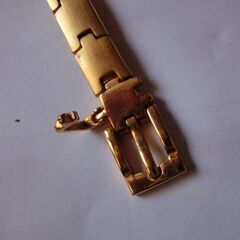 ★ionar⭐ブランド⭐ 留め具オシャレ画像４★⭐ブレスレット重さもも有り⭐ゴールドカラー磁気⭐ 殆ど使用したない、石抜けなし、状態良👉プロフィールをお読み下さい。の画像