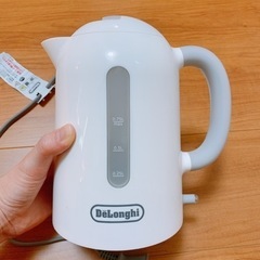 【取引終了】電気ケトル 750ml デロンギ 保温・温度設定なし