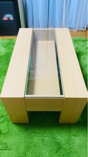 オシャレなガラステーブル