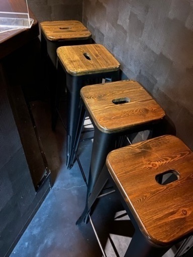 BAR のハイチェアー４脚