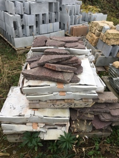 【新品】乱形石　イタリア産　赤系　約3〜4平米カバー