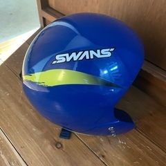 SWANS'のヘルメットの画像
