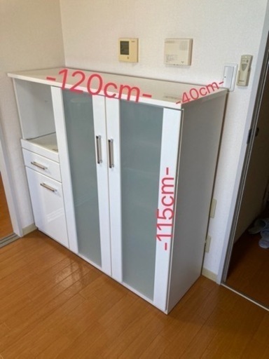 小ぶりだけど大容量！人気の白！食器棚！