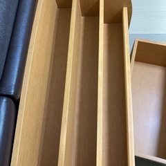 おもちゃと絵本の収納ラックの画像