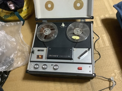 SONY。50年以上前のめちゃレトロなテープレコーダーです。