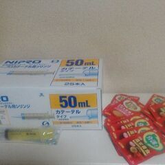 NIPROカテーテル用シリンジ50mlと、猫用介護食
