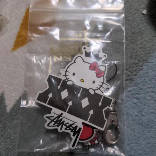 STUSSY30周年キティちゃんコラボストラップ