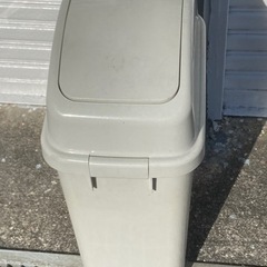 使わなくなったゴミ箱の画像