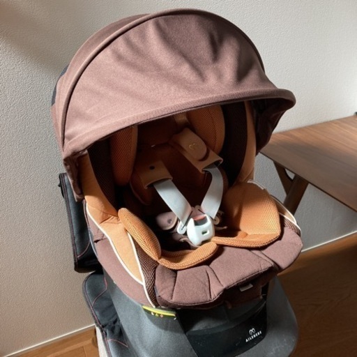 まだまだ使える！定価五万　回転式チャイルドシート エールベベ クルットNT2プラウド