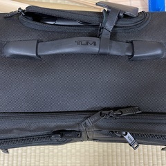 値下げ！【中古・美品】TUMI ガーメントバッグ（二輪型）の画像