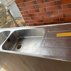 室内で使っていたシンクですが使う方いればどうぞ。屋外でどうですか？
