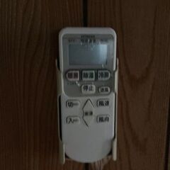 【買取予定者変更の為、値下げしました】まだ使えるHITACHIエアコン白くまくん(安全に外して持ち運びができる方のみ)の画像