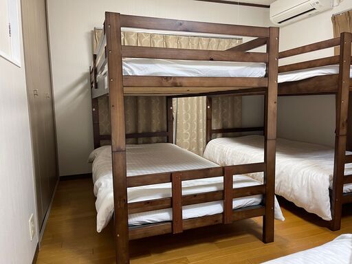 木製二段ベッド茶系色。マット付き。出品番号01