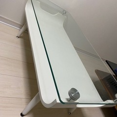 ガラステーブルの画像