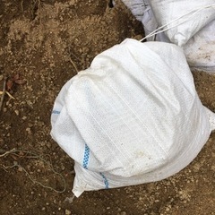 残土（庭土）土嚢を差し上げます。無料　取りに来られる方へ　立ち会い無し　園芸用にどうぞの画像