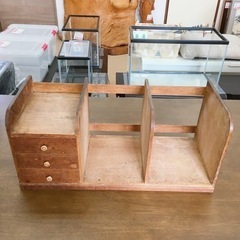 無料！木製本立て✨ブックスタンド✨小物が入れられる引き出し3段付...