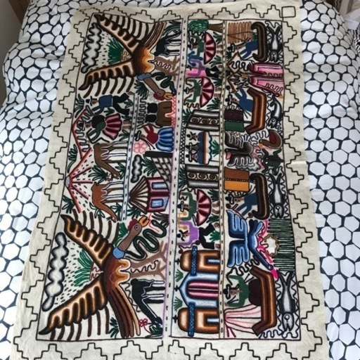 南米の刺繍タペストリー