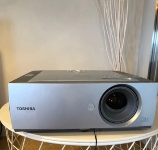 TOSHIBA TDP T-250 プロジェクター
