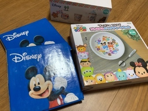 ディズニーのお皿、スプーン、ティーポット、カップ、