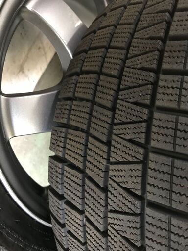 ★プリウス（初期型以外）にお使いいただけます！純正アルミホイール＆スタッドレスタイヤ・中古4本セット！タイヤチェーンより断然お手軽です