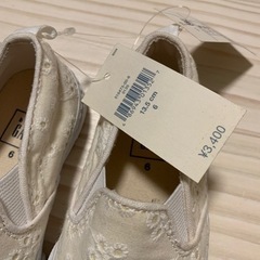 【13.5㎝未使用】白のレースのスリッポンの画像