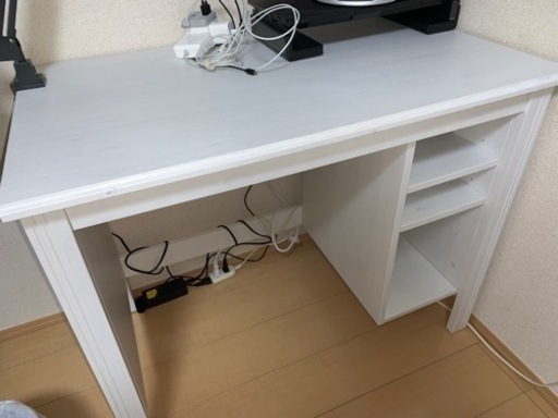 【受付終了】IKEA パソコンデスク 白 現金手渡し 取りに来てくださる方