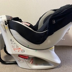 エールべべ チャイルドシートの画像