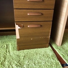 処分致しますので、気になる方はご連絡ください。学習机(イスなし)の画像