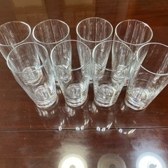 さまざまなグラスの画像