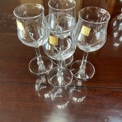 さまざまなグラスの画像