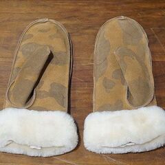 【苫小牧バナナ】美品☆UGG/アグ A BATHING APE BAPExUGG MITTEN BAPE コラボ ベイプ ミトン 手袋 シープスキン カモフラ ベージュ ムートン♪の画像