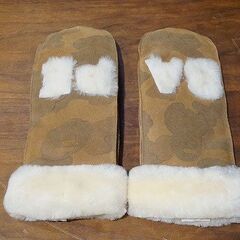 【苫小牧バナナ】美品☆UGG/アグ A BATHING APE BAPExUGG MITTEN BAPE コラボ ベイプ ミトン 手袋 シープスキン カモフラ ベージュ ムートン♪の画像