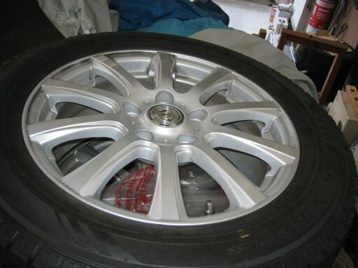 値引きしました　早い物勝ちですよ　窒素ガス入り　スタッドレス　バリ溝　205/60/16　ミニバン　セダン　5穴　114.3　窒素ガス