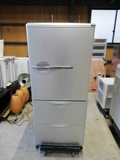 【111902】冷凍冷蔵庫　サンヨー　SANYO　SR－261P(S)形　2008年製　冷凍室：45L　冷蔵室：210L【引取限定】