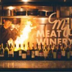 【MEAT WINERY(ミート ワイナリー)秋葉原店　ホール・キッチンstaff】週2～OK！服装自由★まかない無料★話題の熟成肉とワインのお店《秋葉原駅チカ》 飲食未経験者OK♪月2回のシフト制だから自分のスケジュールに合わせて勤務可能★プライベートも充実！★正社員も積極採用中！の画像