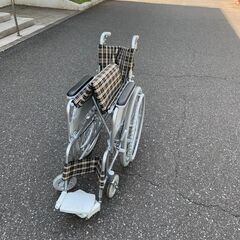 自走式車いすです。介助走行も可能です。