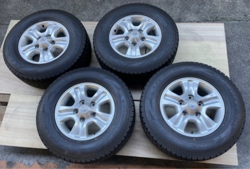 ランドクルーザー100 スタッドレス　タイヤ　ホイール　未使用に近い　値下げ交渉あり