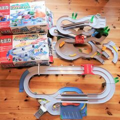 トミカ 高速道路にぎやかドライブ／やまみちドライブ