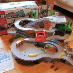 トミカ 高速道路にぎやかドライブ／やまみちドライブの画像