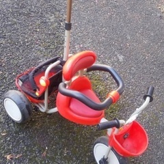 可愛いかじ取り三輪車、格安で売ります。
